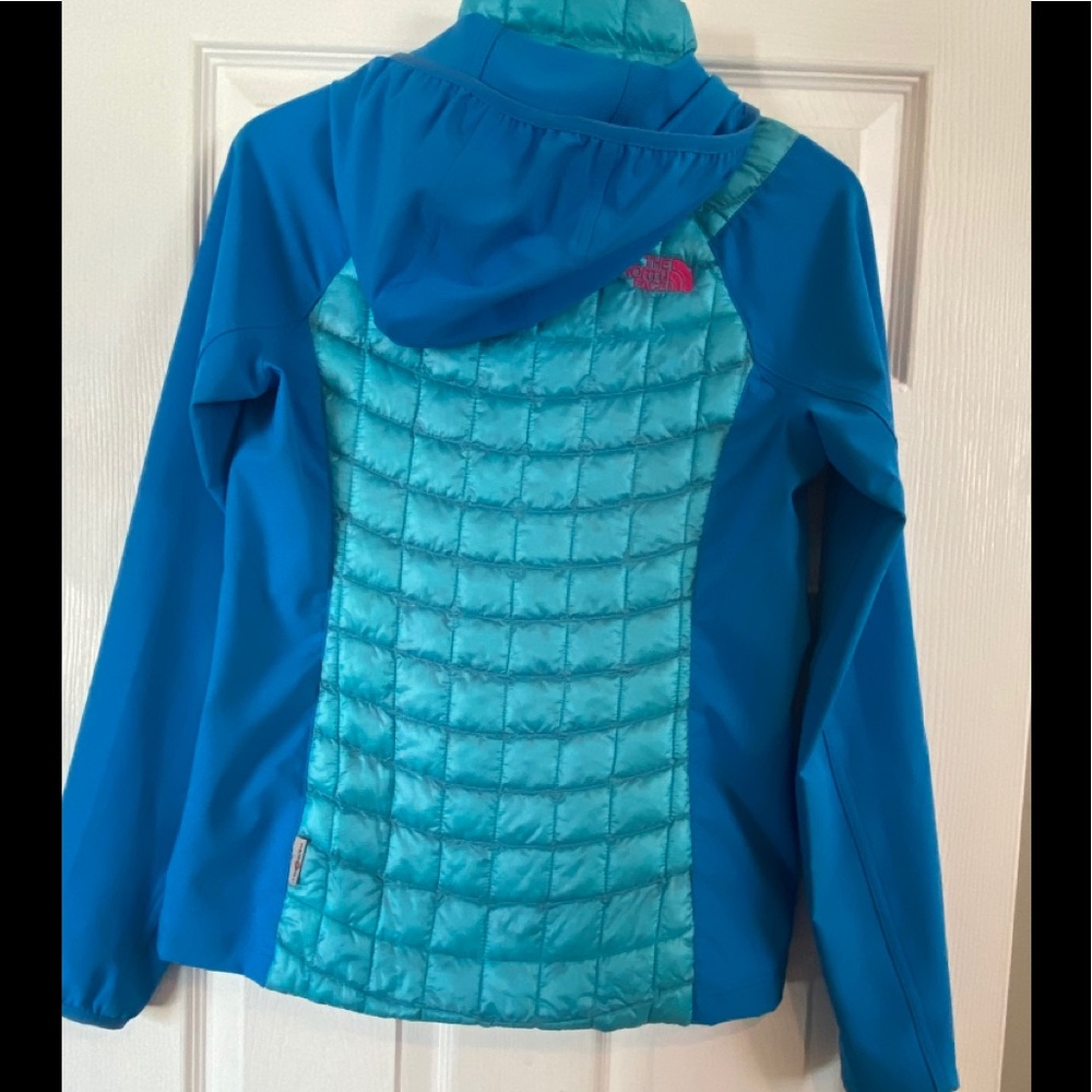 Northface Jacket And Vneck Shirt - image 6